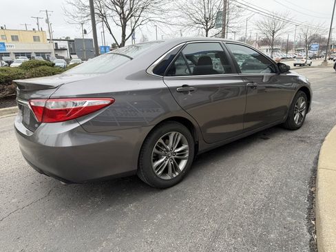 Used 2016 Toyota Camry SE image 5