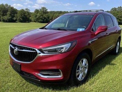 Used 2018 Buick Enclave Essence FWD image 2