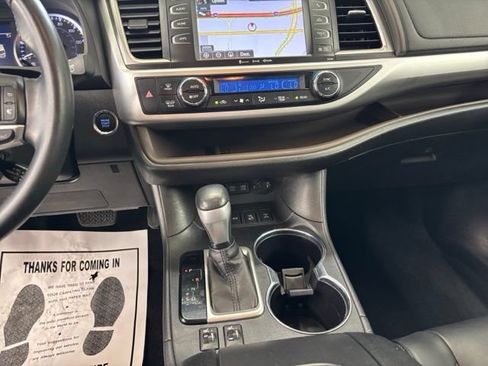 Used 2018 Toyota Highlander XLE AWD/4WD image 19