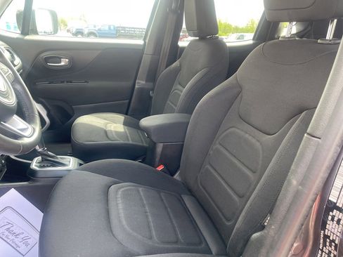 Used 2019 Jeep Renegade Latitude AWD/4WD image 11