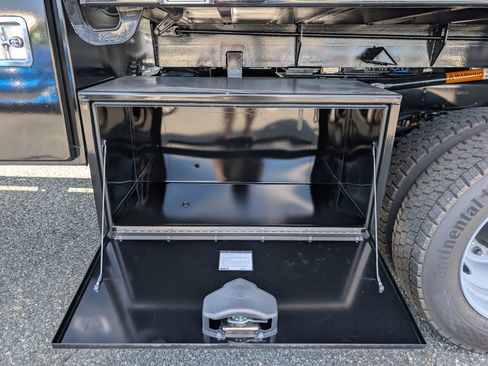 New 2025 Ford F550 4x4 Crew Cab image 17
