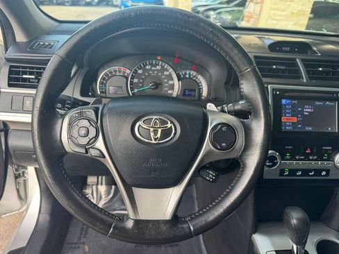 Used 2012 Toyota Camry SE FWD image 19