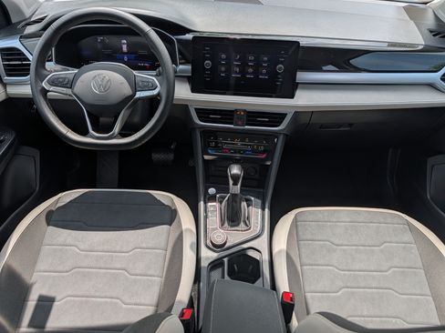 Certified 2025 Volkswagen Taos SE w/ Panoramic Sunroof Package AWD/4WD image 10