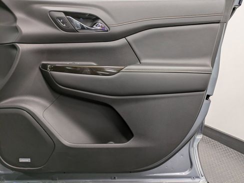 Used 2022 GMC Acadia AT4 w/ Technology Package image 27