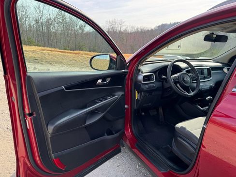 Used 2017 Kia Sorento LX image 15