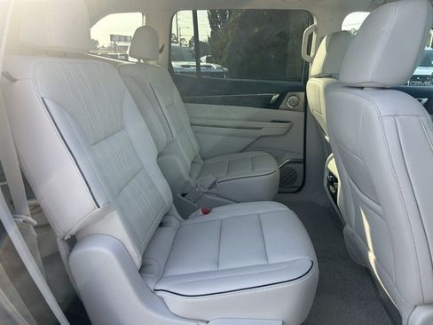 Used 2025 Buick Enclave Avenir w/ Super Cruise Package FWD image 10