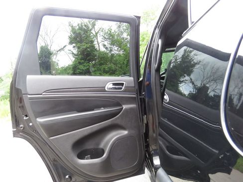 Used 2018 Jeep Grand Cherokee Limited AWD/4WD image 19