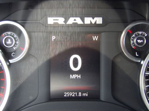 Used 2024 RAM 5500 Tradesman w/ Chrome Appearance Group AWD/4WD image 21
