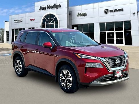 Used 2023 Nissan Rogue SV FWD image 1