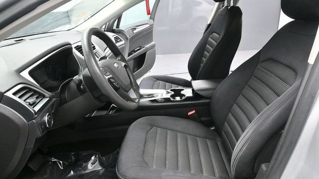 Used 2015 Ford Fusion SE FWD image 18