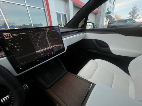 Used 2022 Tesla Model X image 16