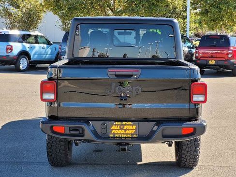 Used 2023 Jeep Gladiator Sport AWD/4WD image 5