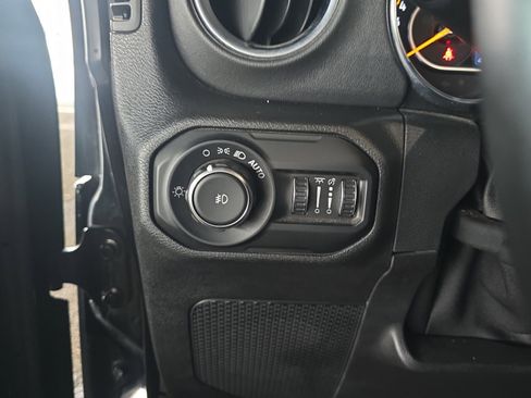 Used 2021 Jeep Wrangler Unlimited Sahara image 20