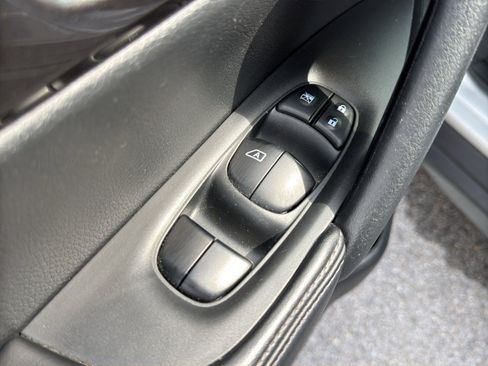 Used 2020 Nissan Rogue SV w/ Premium Package FWD image 22