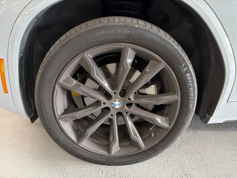 Used 2024 BMW X4 xDrive30i w/ Premium Package AWD/4WD image 4