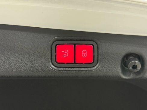 Used 2019 Mercedes-Benz E 300 4MATIC w/ Premium 1 Package image 82