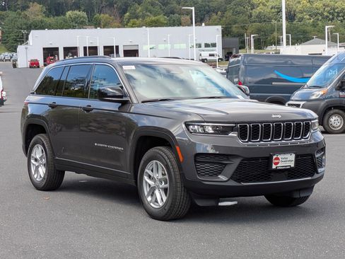 New 2025 Jeep Grand Cherokee Laredo X w/ Luxury Tech Group I image 3