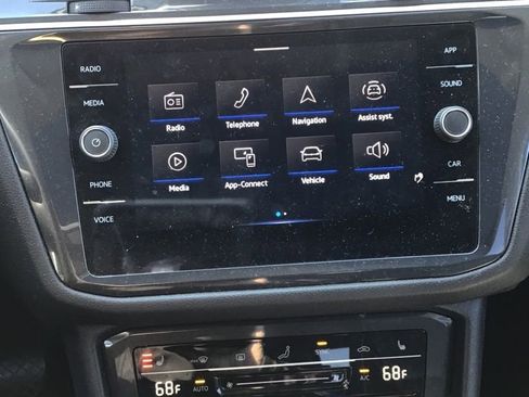 Used 2022 Volkswagen Tiguan SE w/ Panoramic Sunroof Package image 13