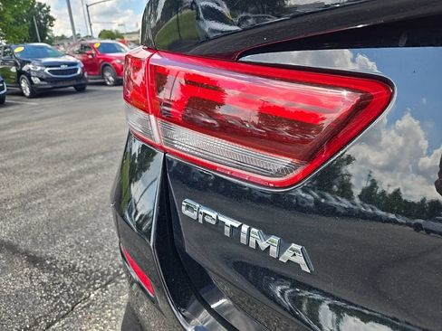 Used 2020 Kia Optima S FWD image 11