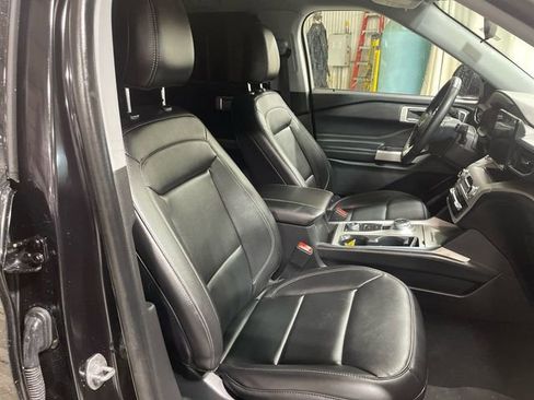 Used 2023 Ford Explorer XLT w/ Equipment Group 202A AWD/4WD image 24