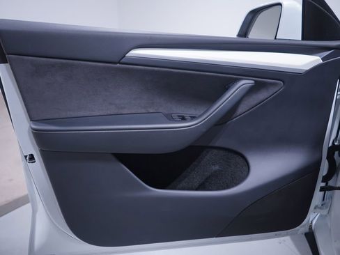 Used 2023 Tesla Model Y Long Range image 16