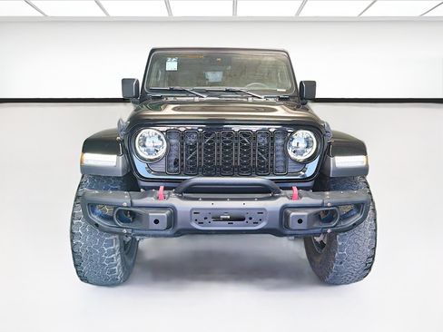 Used 2024 Jeep Gladiator Sport AWD/4WD image 2