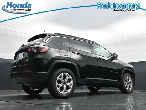 Used 2025 Jeep Compass Latitude AWD/4WD image 35