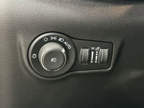 Used 2025 Jeep Compass Trailhawk AWD/4WD image 19