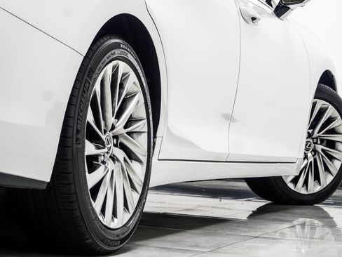 Used 2022 Lexus ES 350 Ultra Luxury w/ Accessory Package 2 FWD image 17