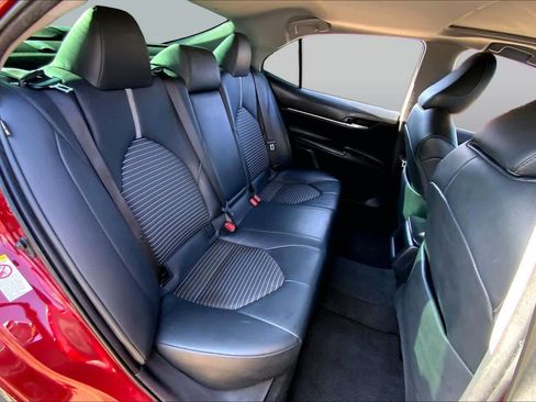 Used 2018 Toyota Camry SE w/ Moonroof Package FWD image 20