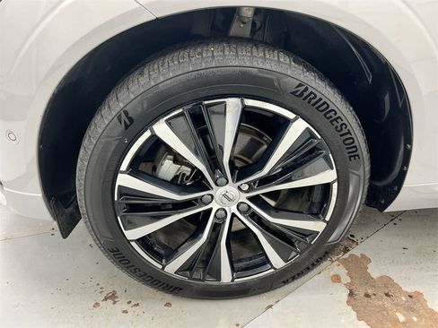 Used 2024 Volvo XC60 B5 Plus image 27