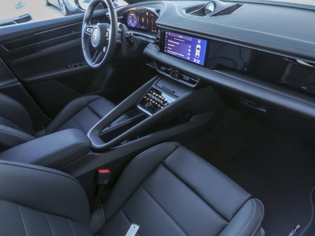 Certified 2026 Porsche Macan Electric RWD image 37