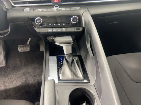 Used 2024 Hyundai Elantra SEL image 24