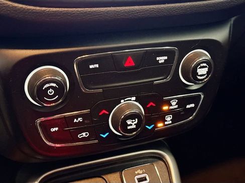 Used 2019 Jeep Compass Latitude w/ Popular Equipment Group image 16