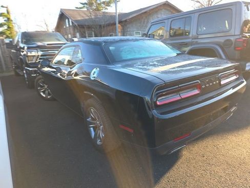 Used 2016 Dodge Challenger SXT image 11