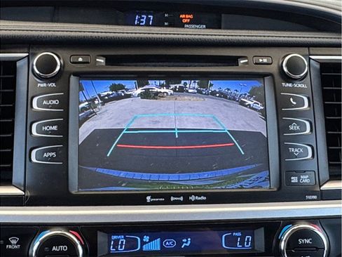 Used 2019 Toyota Highlander XLE AWD/4WD image 17