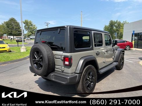 Used 2022 Jeep Wrangler Unlimited Sport AWD/4WD image 8