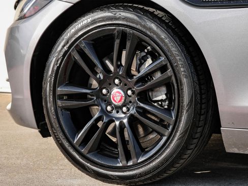 Used 2020 Jaguar XE S image 57