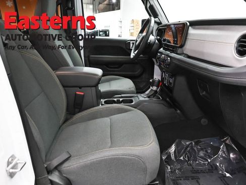 Used 2025 Jeep Wrangler Unlimited Sahara w/ Safety Group AWD/4WD image 24