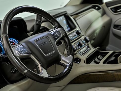 Used 2020 GMC Yukon XL Denali image 16