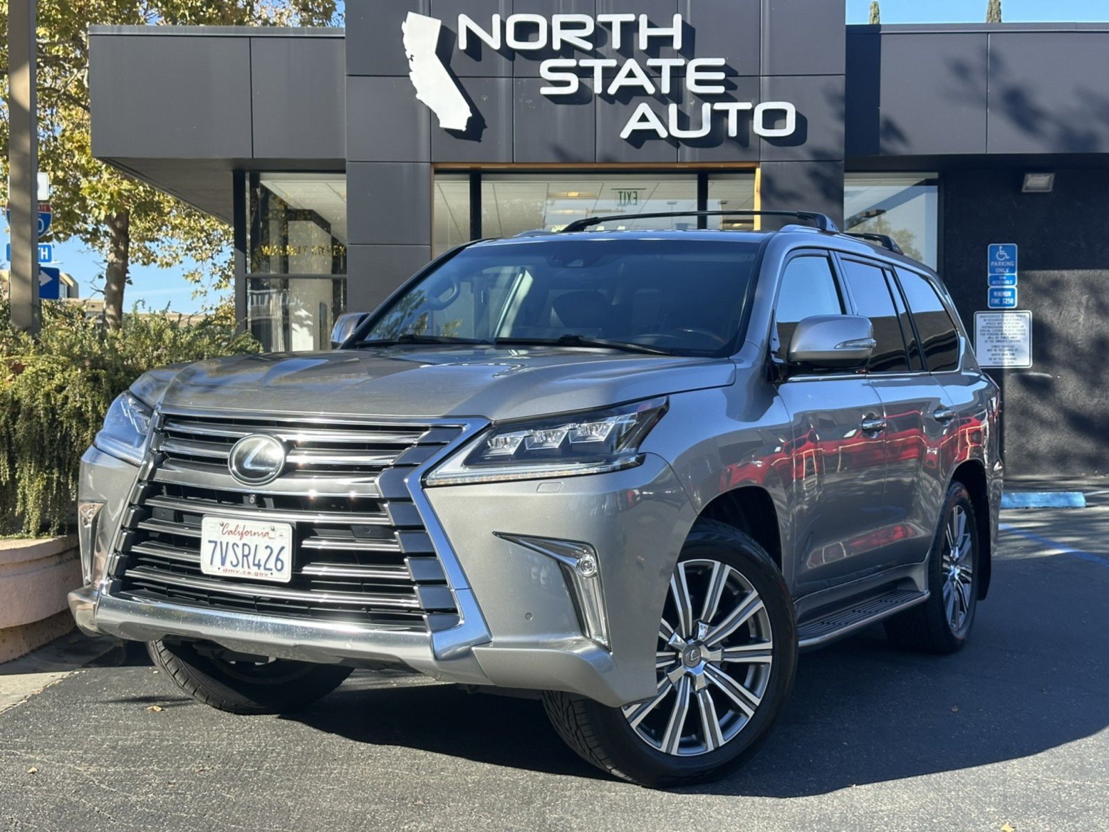 Used 2017 Lexus LX 570 4WD image 2