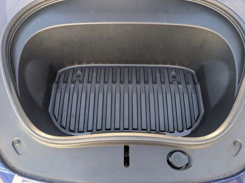 Used 2024 Tesla Model 3 Standard Range RWD image 4