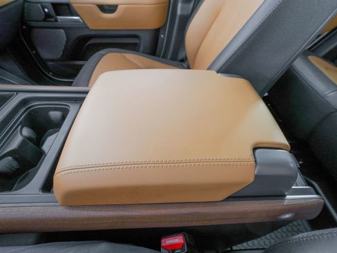 Used 2024 Land Rover Defender 110 X image 29