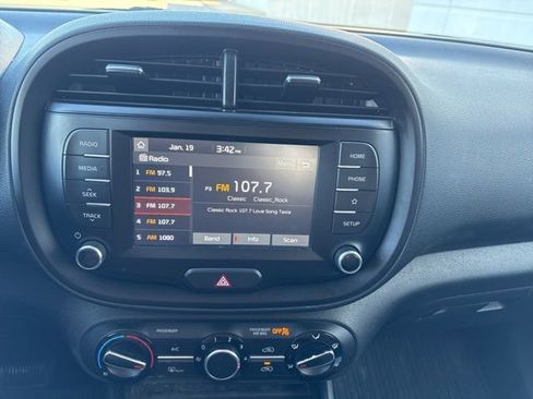 Used 2021 Kia Soul LX image 12