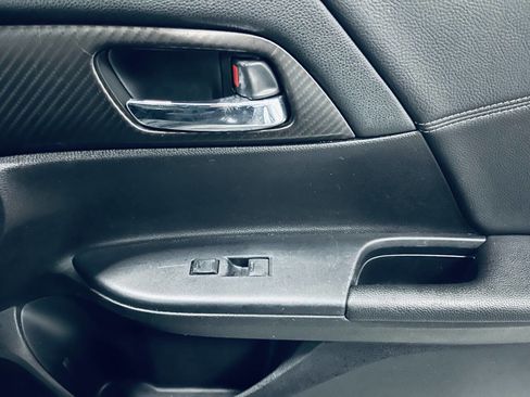 Used 2017 Honda Accord Sport image 29
