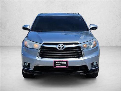 Used 2016 Toyota Highlander XLE FWD image 2