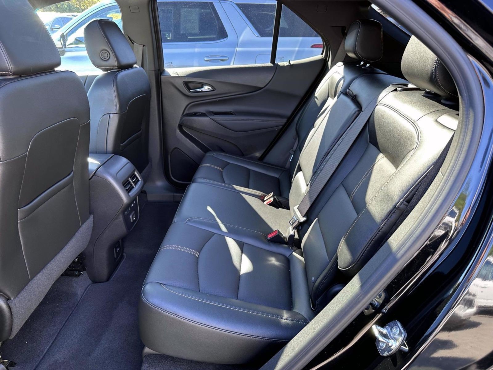 Used 2024 Chevrolet Equinox Premier AWD/4WD image 14