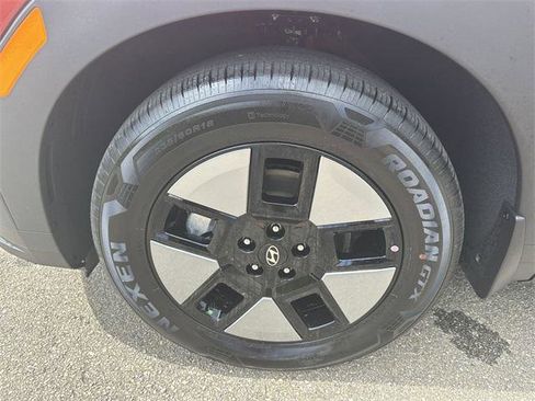 New 2025 Hyundai Santa Fe SEL image 11