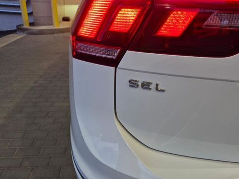 Used 2024 Volkswagen Tiguan SEL R-Line image 9