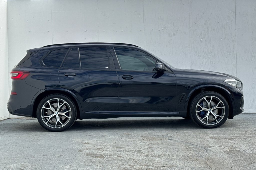 Used 2021 BMW X5 xDrive40i w/ M Sport Package AWD/4WD image 2